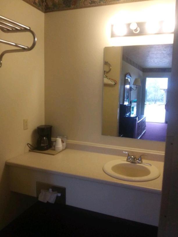 Whispering Creek Lodging & Rv Resort Newton 外观 照片